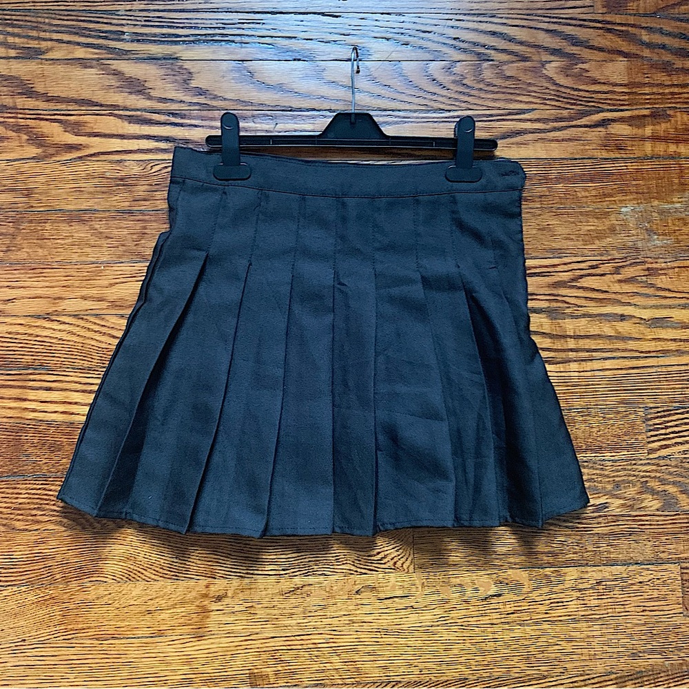 Amazon Basics Black Pleated Skort | Pleated Tennis Skort (M)